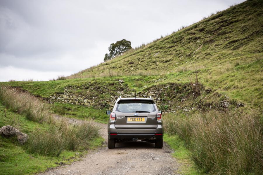  Subaru Forester 2.0D XC 2016 года  (UK) (фото 20 из 26)